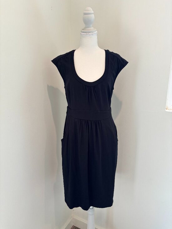 Boden Dresses & Skirts - Boden Casual Chic Black Midi Dress Size 8R
